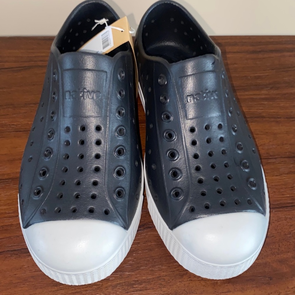 NWT Native big kids shoes. Black and white size J1
